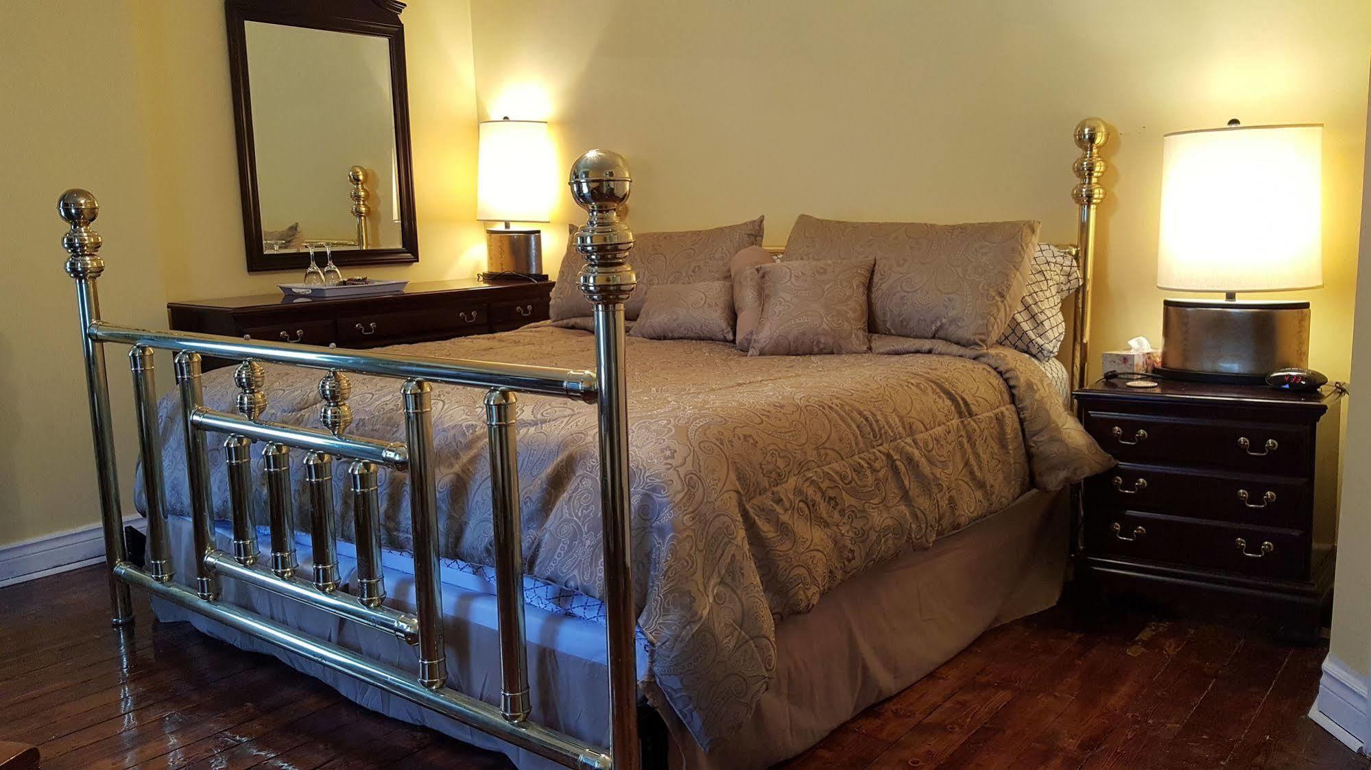 Somewhere In Time Bed And Breakfast Bed & Breakfast Niagara Falls